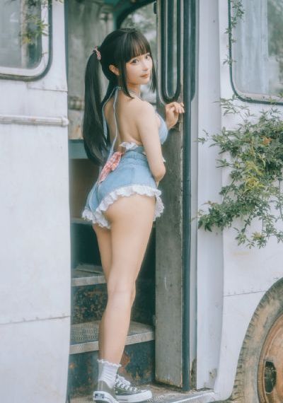 打屁股教训男男spank视频_DVD电影免费在线